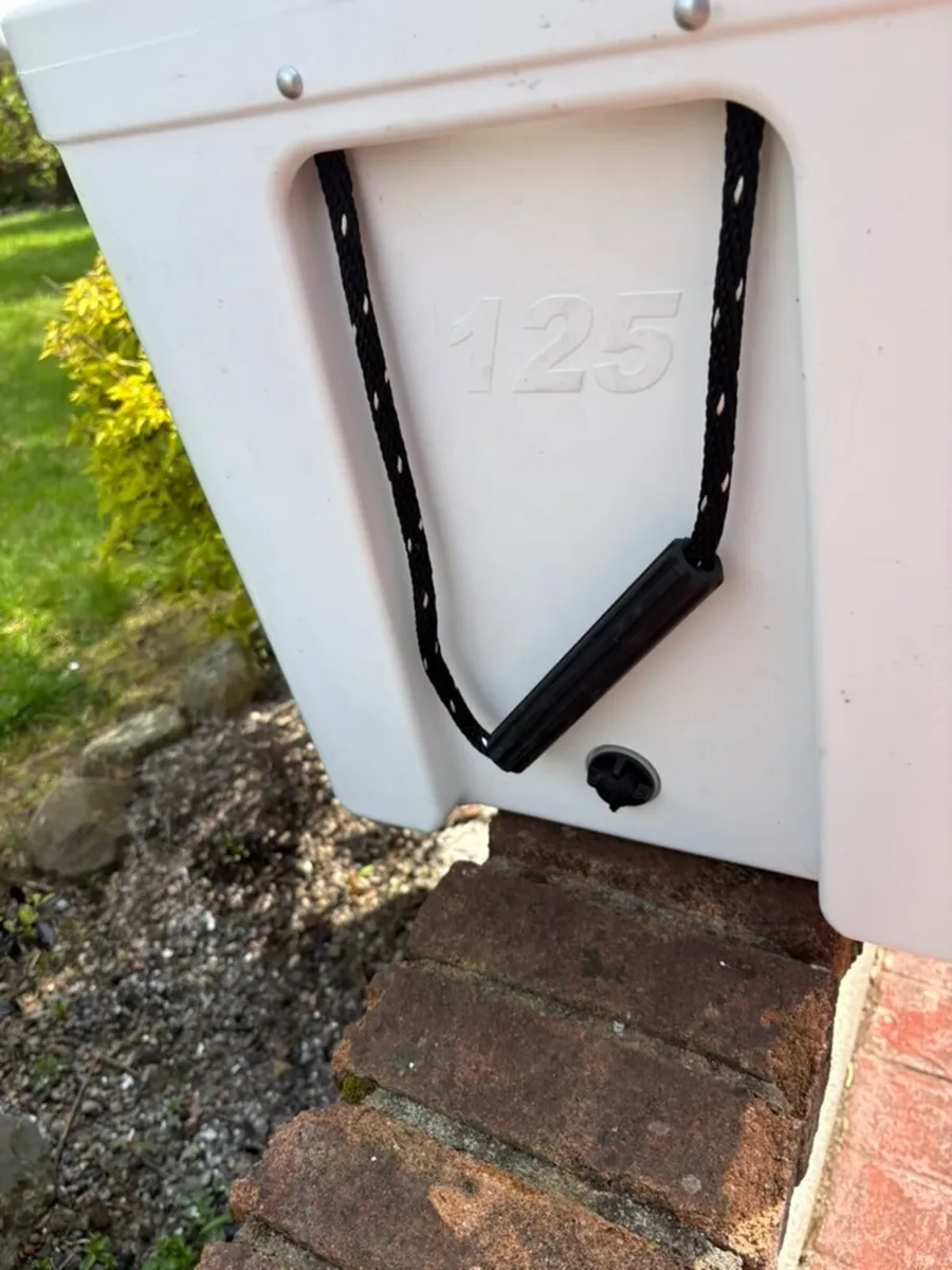 YETI Tundra  125 Cool Box - Image 2