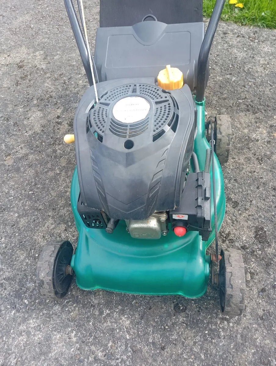 B&Q petrol lawnmower - Image 1