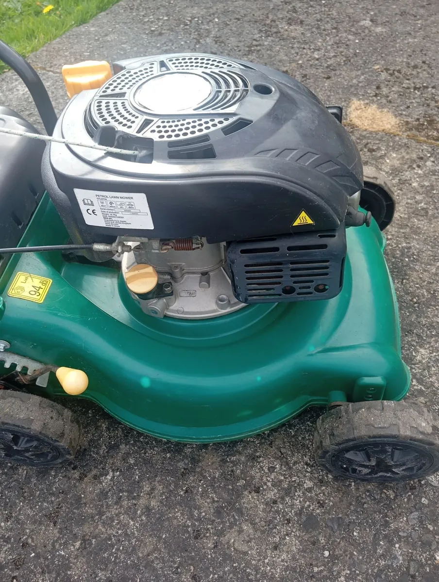 B&Q petrol lawnmower - Image 2