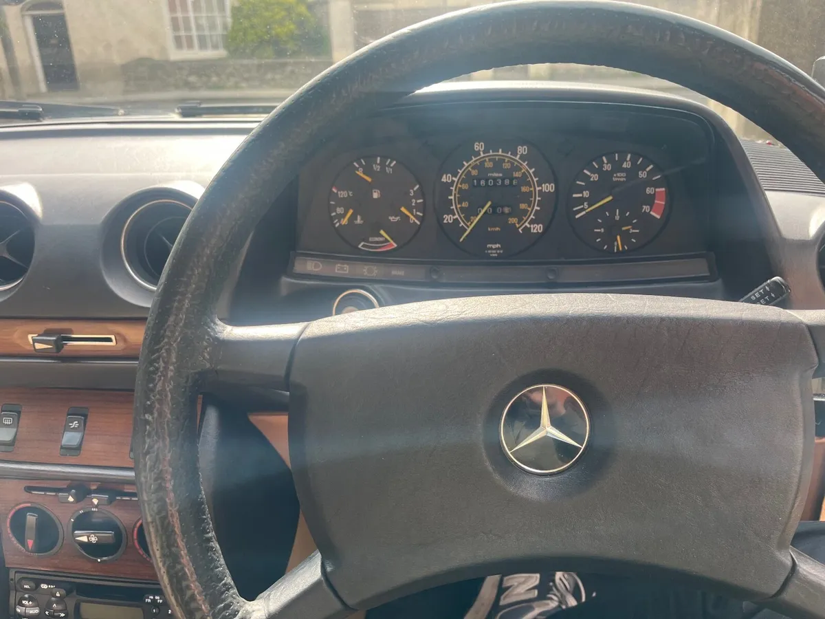 Mercedes-Benz 230CE 1984 - Image 2