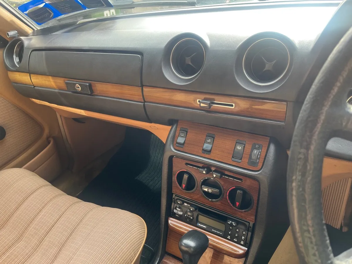 Mercedes-Benz 230CE 1984 - Image 3