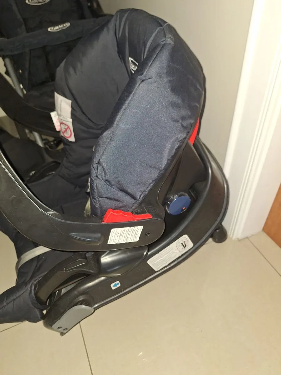 Pushchair, car seat and 3 booster seats - Image 3