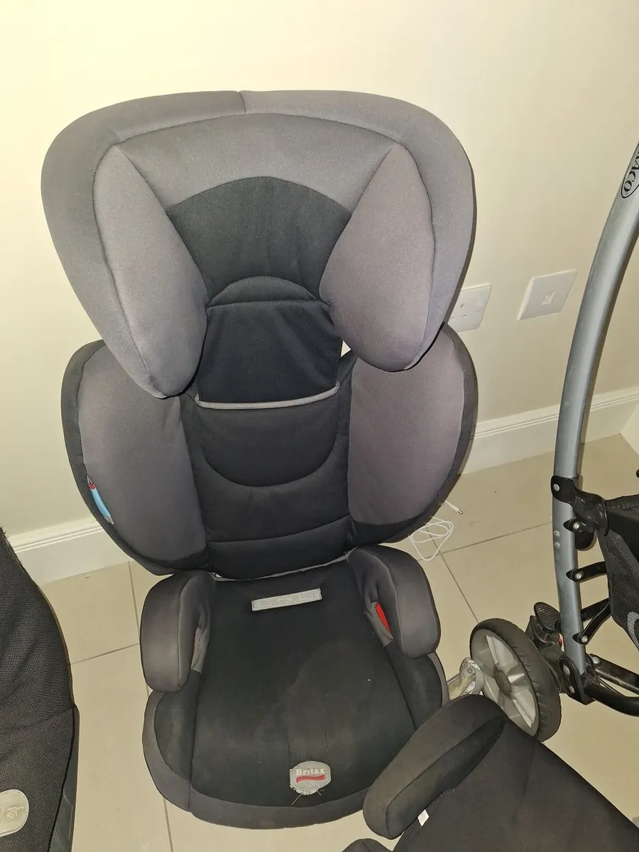 Pushchair, car seat and 3 booster seats - Image 4