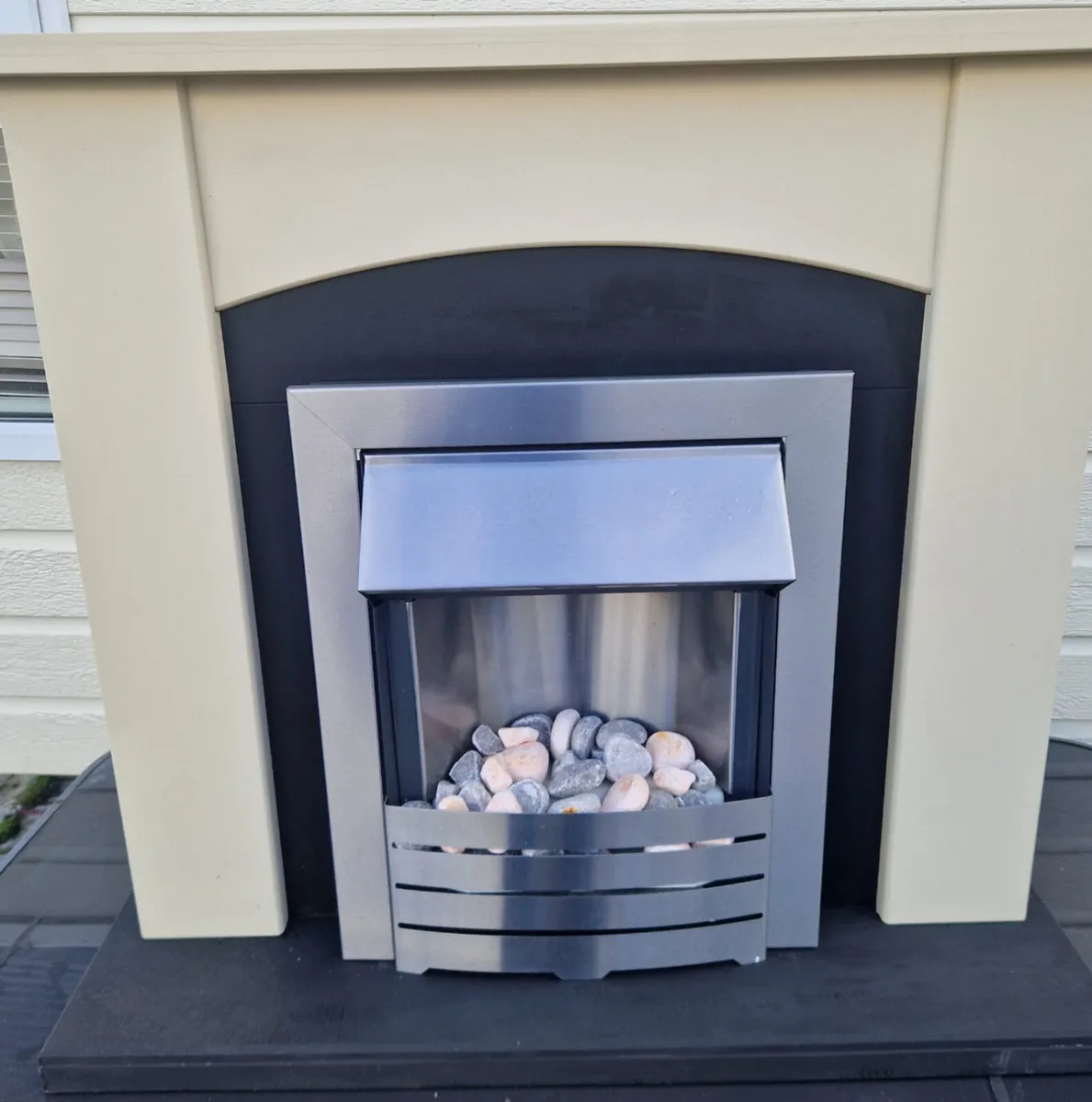 Adam dakota fireplace - Image 4