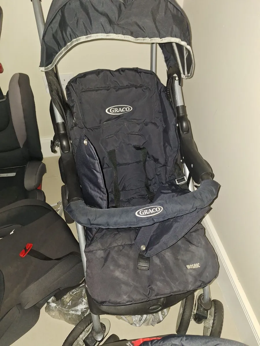 Pushchair, car seat and 3 booster seats - Image 1