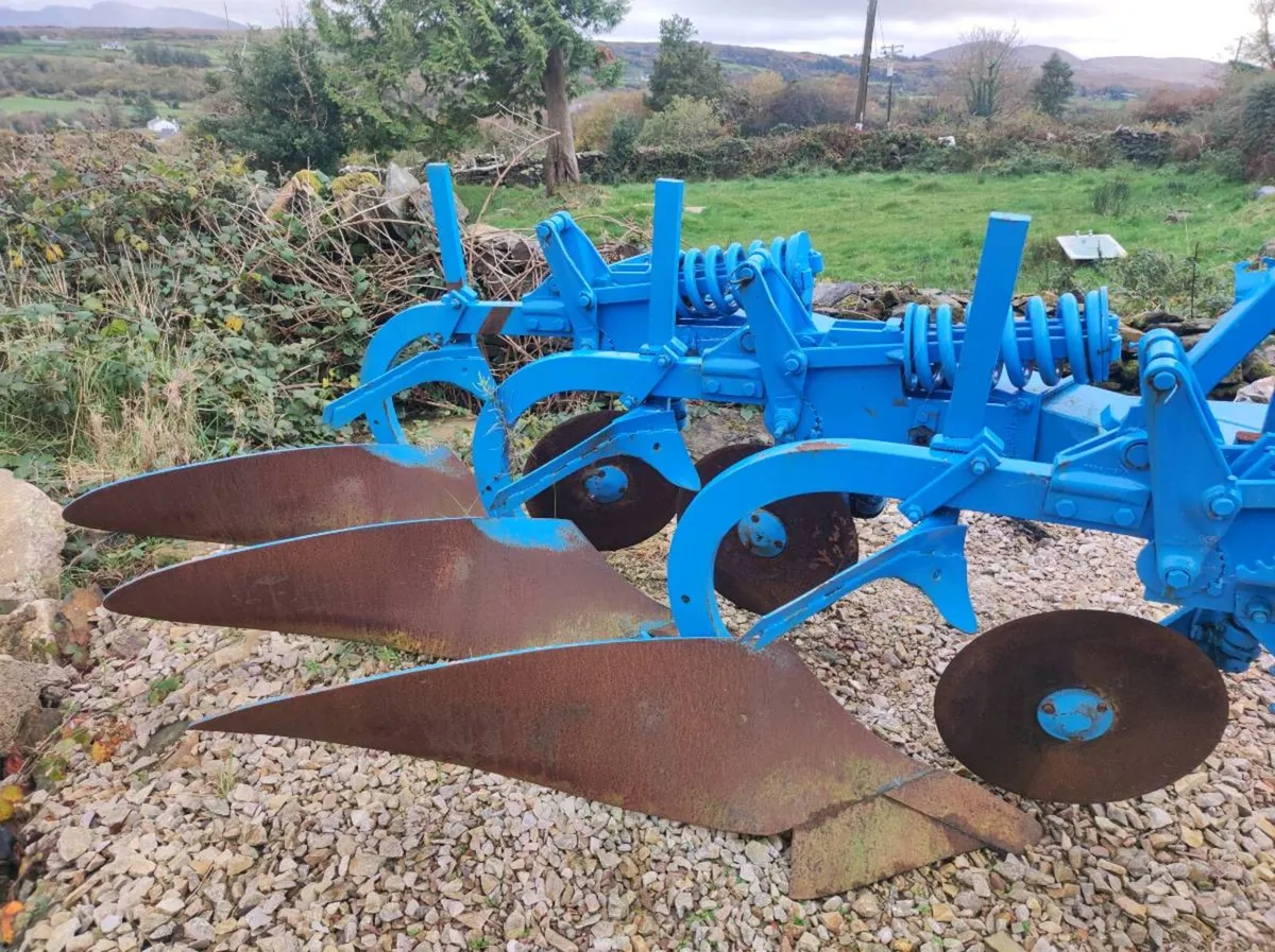 Fiskars
3 furrow plough/ Zon banger/ Tanco wrapper - Image 1