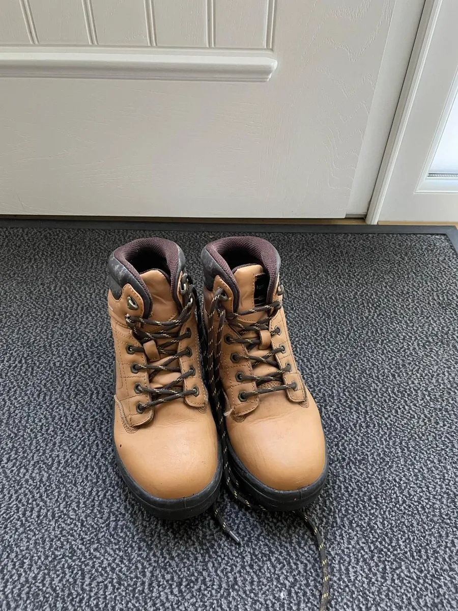 Dunlop Dakota Steel Toe Cap Safety Boots - Image 1