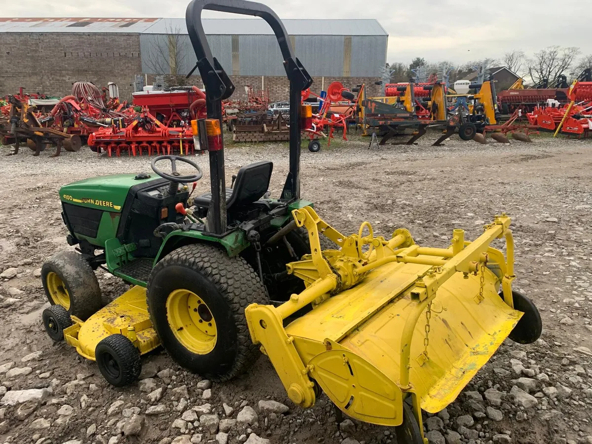 JOHN DEERE 4100 4WD COMPACT + ATTACHMENTS - Image 2