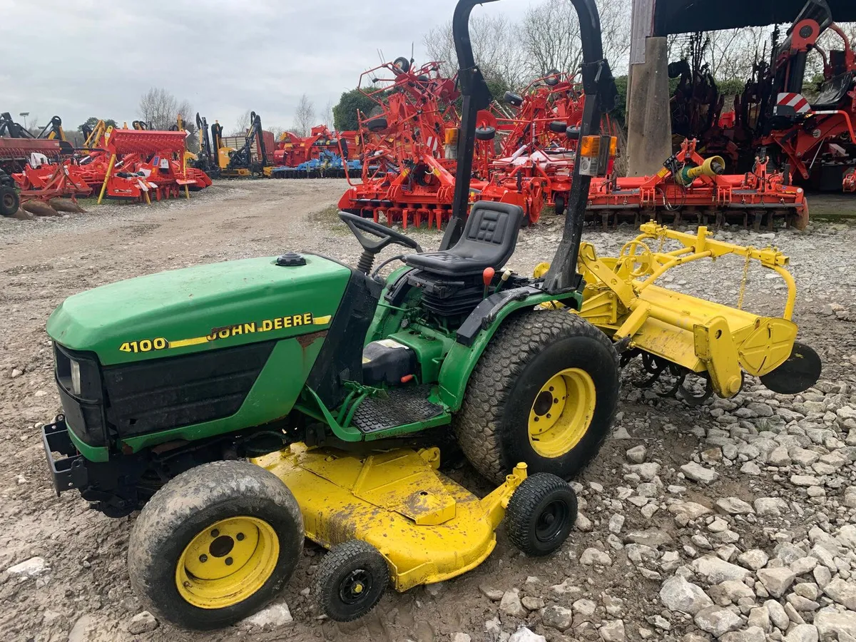 JOHN DEERE 4100 4WD COMPACT + ATTACHMENTS - Image 3