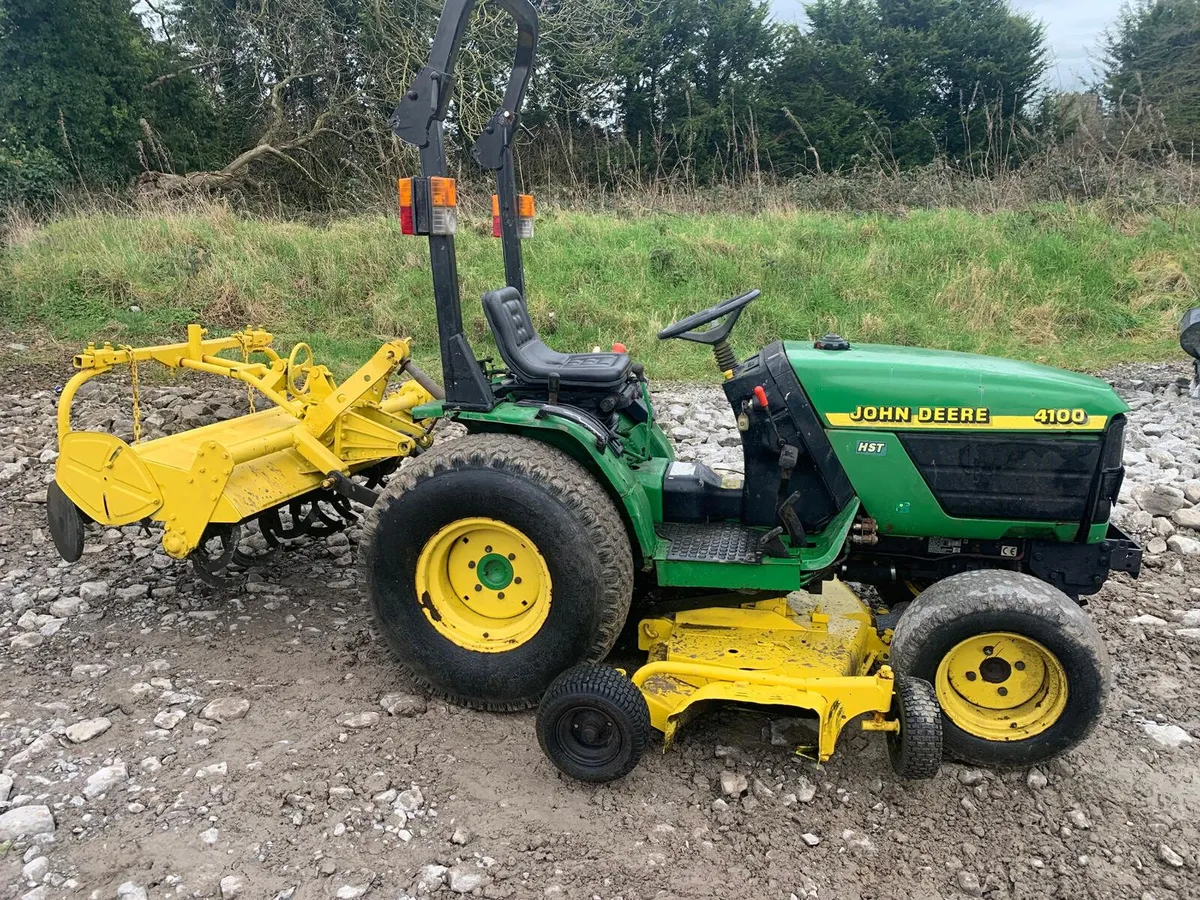 JOHN DEERE 4100 4WD COMPACT + ATTACHMENTS - Image 1