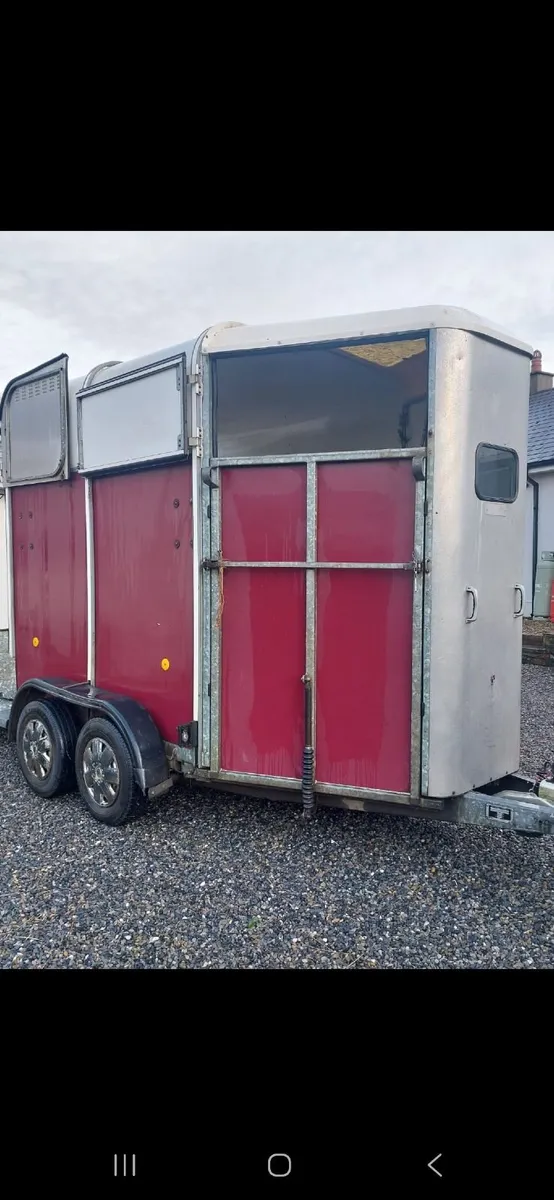 Ifor Williams 505 Horsebox - Image 1