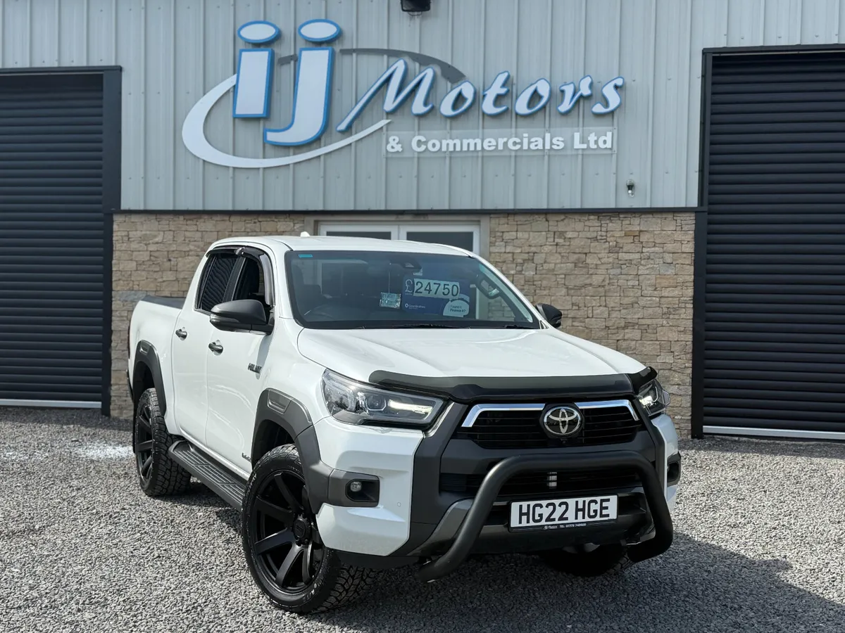 22 TOYOTA HILUX 2.8 D-4D INVINCIBLE X 4WD PICKUP - Image 1