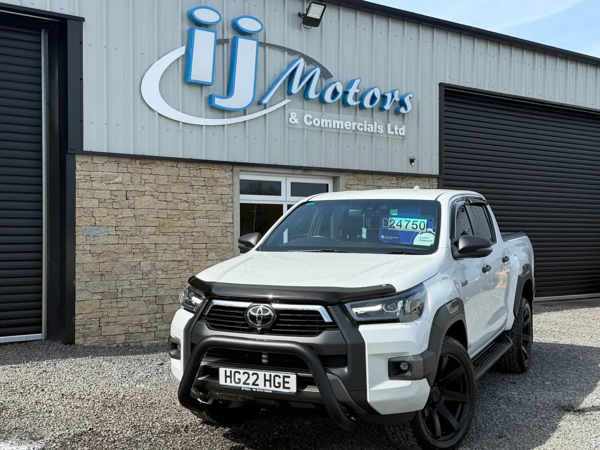 22 TOYOTA HILUX 2.8 D-4D INVINCIBLE X 4WD PICKUP - Image 3