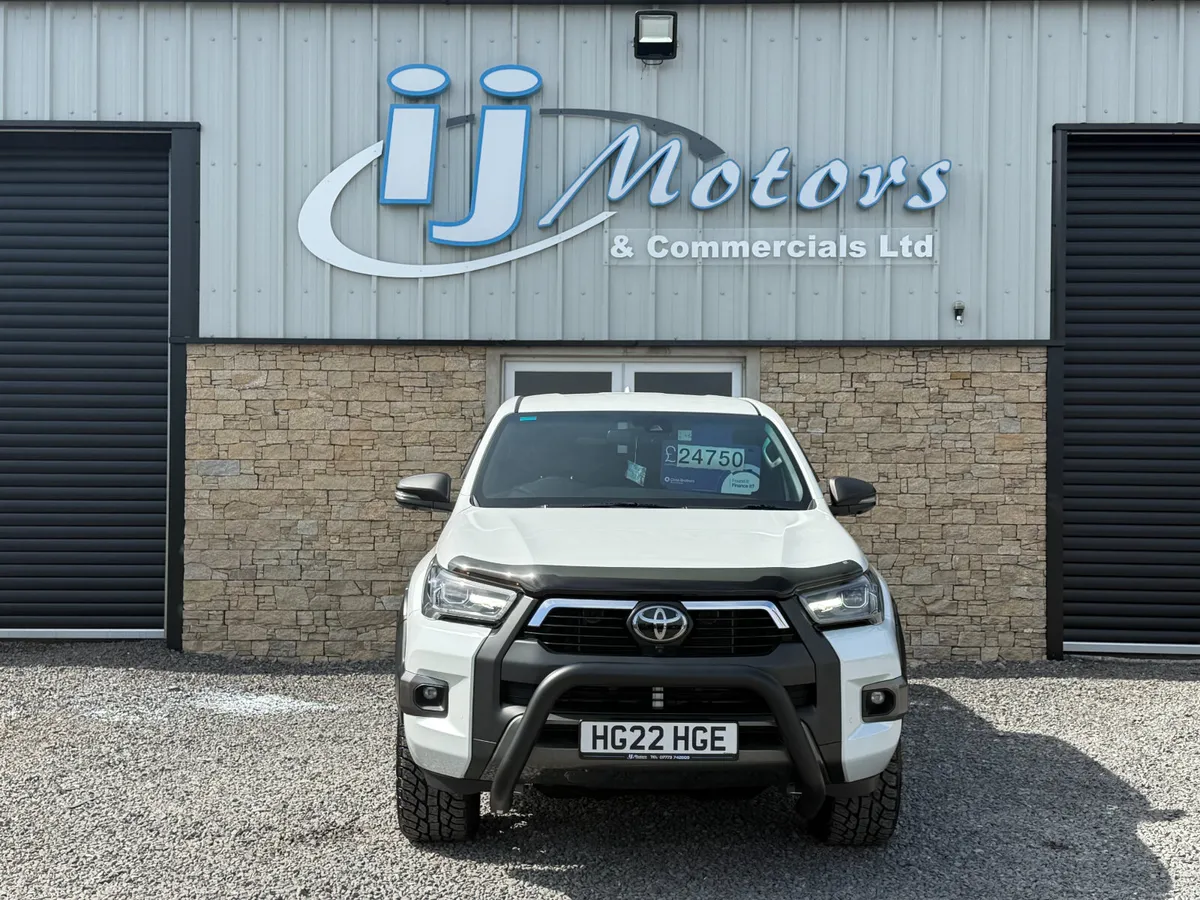 22 TOYOTA HILUX 2.8 D-4D INVINCIBLE X 4WD PICKUP - Image 2