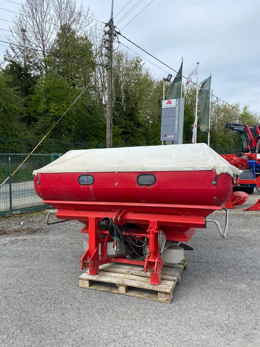 Fertiliser spreader - Image 1