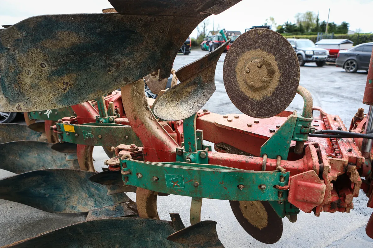 Kverneland EM85 4 Furrow Plough - Image 4