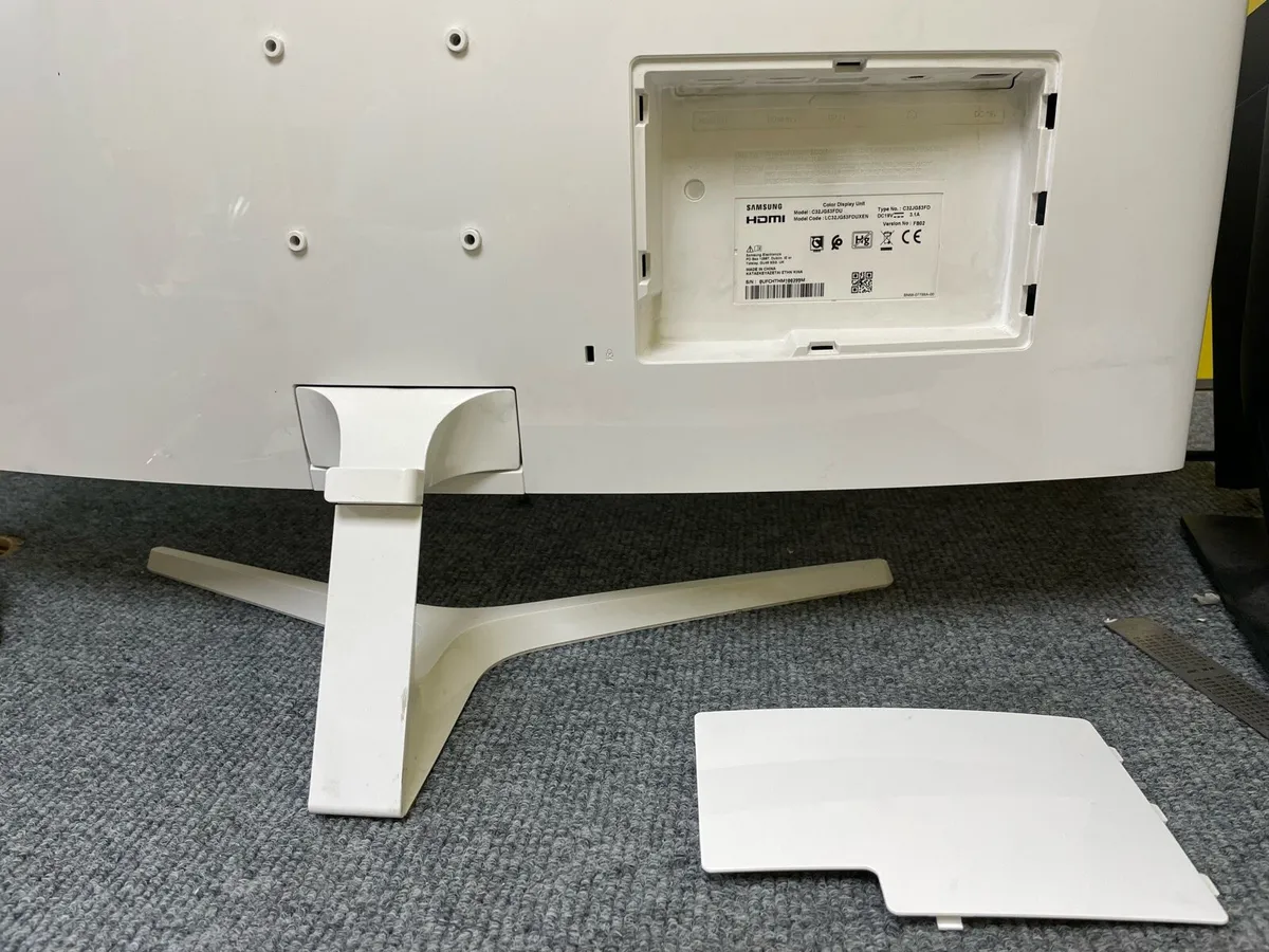 Samsung 32” curved monitor - Image 4