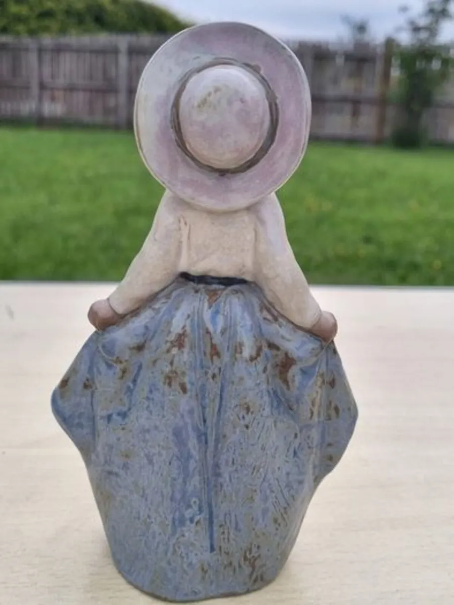 Vintage NAO by Lladro 1987 Girl Figurine - Image 3