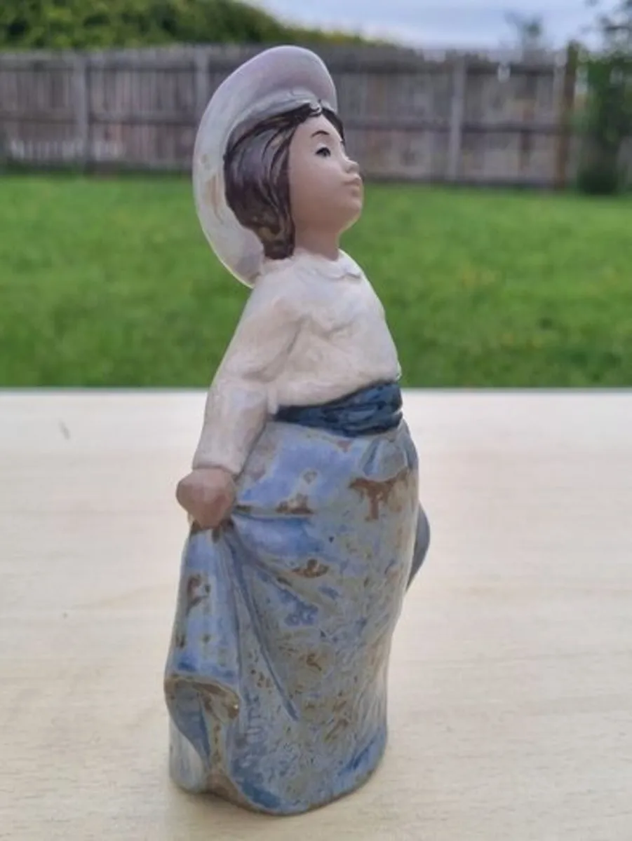 Vintage NAO by Lladro 1987 Girl Figurine - Image 4