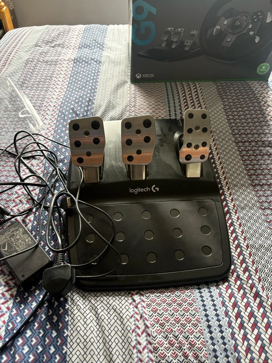 Logitech G920 steering wheel and pedals - Image 2