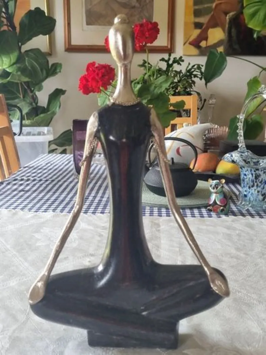 Vintage figurine of a meditating woman - Image 1