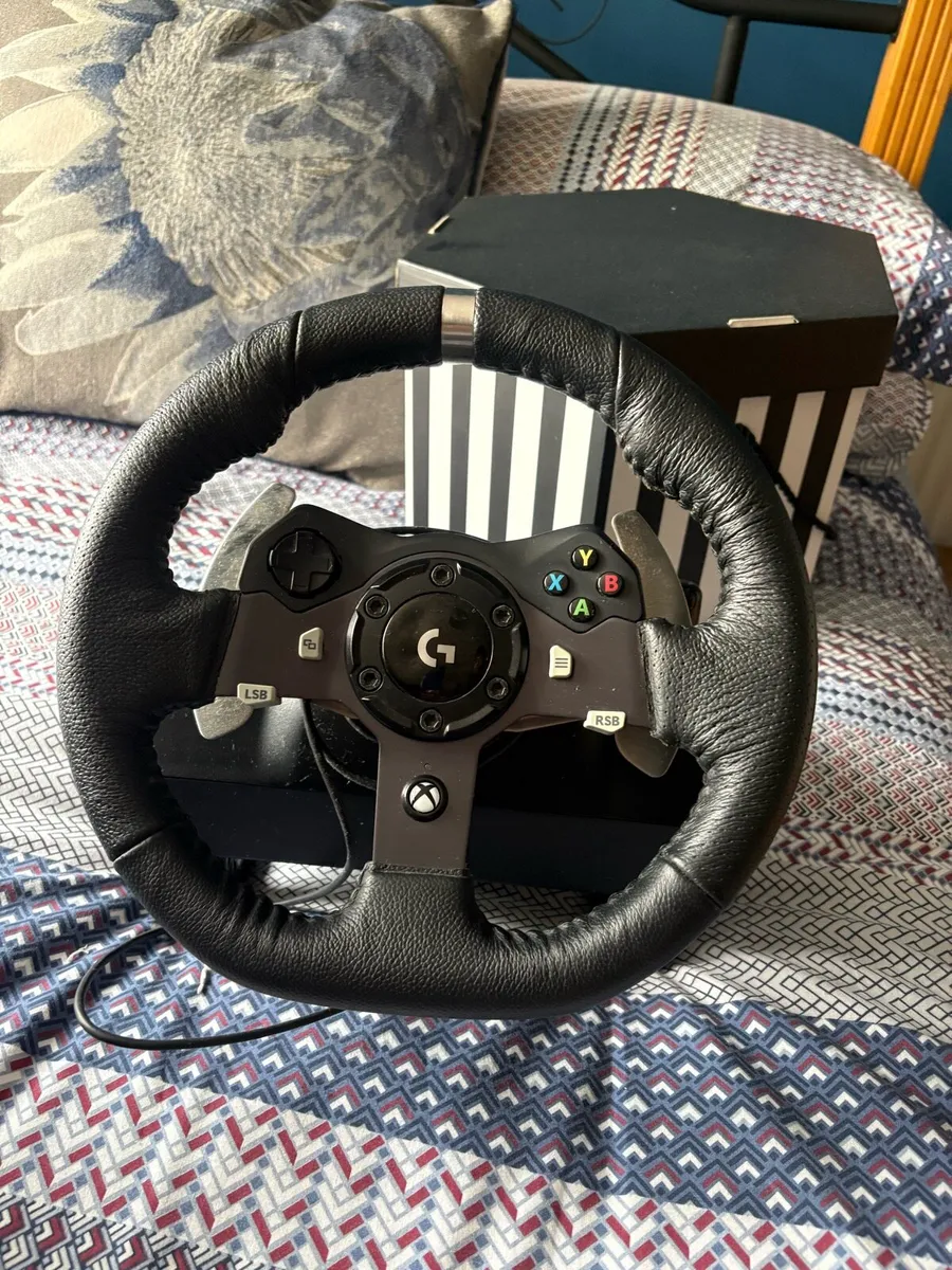 Logitech G920 steering wheel and pedals - Image 1