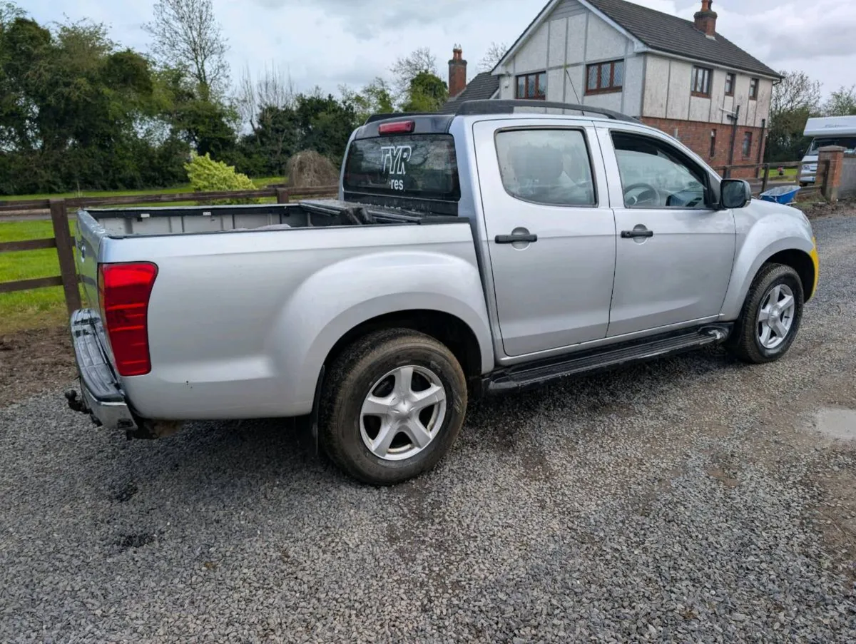 Isuzu Dmax 2014 Automatic Doe 11/26 - Image 3