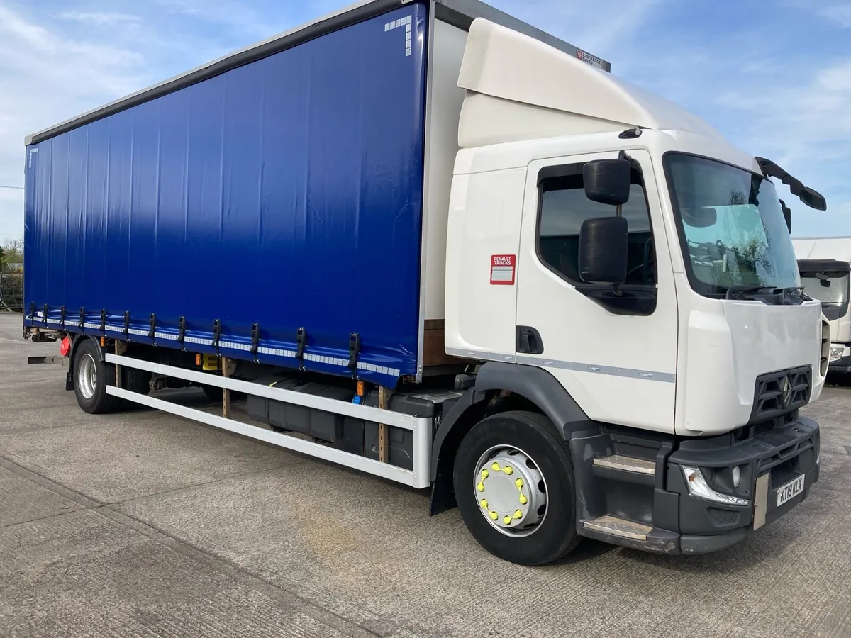2019 Renault D Range 18 ton curtainside - Image 1