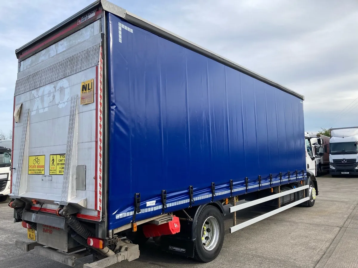 2019 Renault D Range 18 ton curtainside - Image 4
