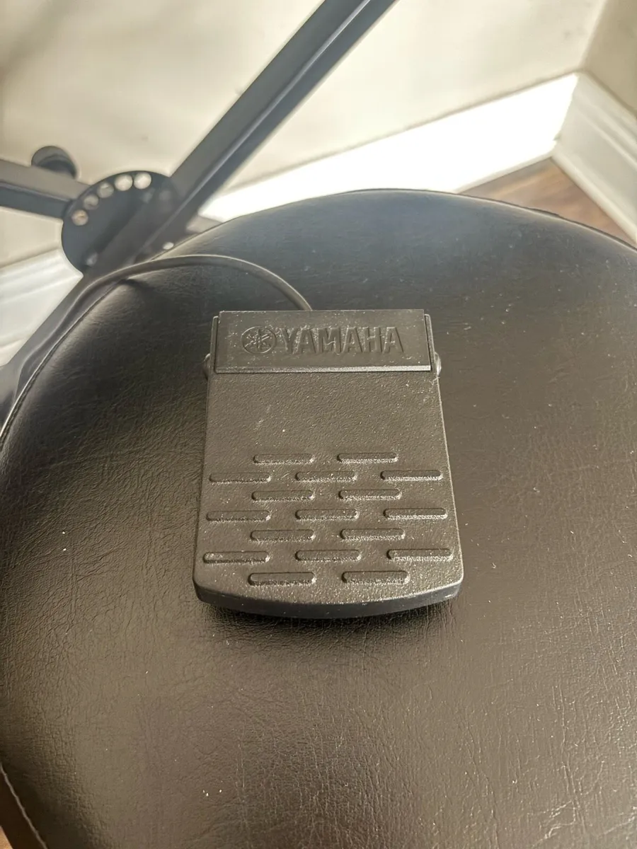 Yamaha Keyboard - Image 4