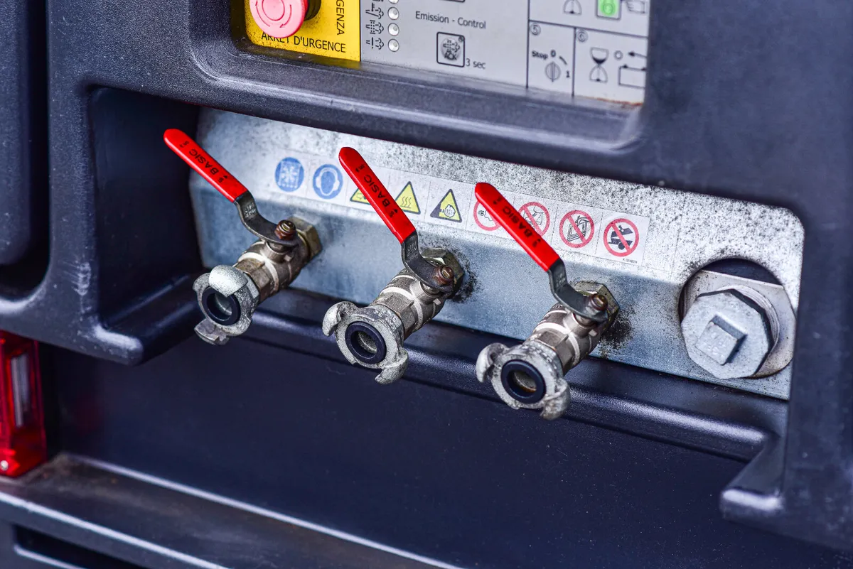 Portable Road Diesel Air Compressor - CompAir C76 - Image 3