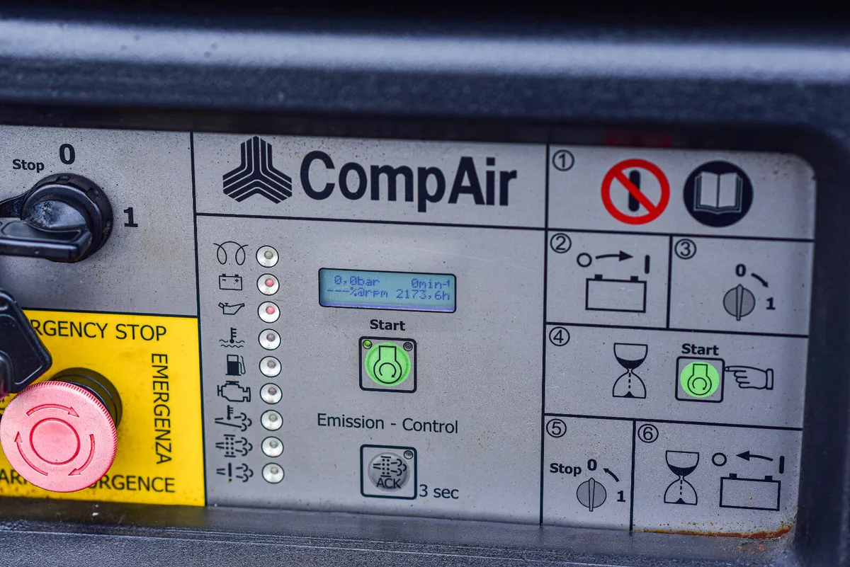 Portable Road Diesel Air Compressor - CompAir C76 - Image 2