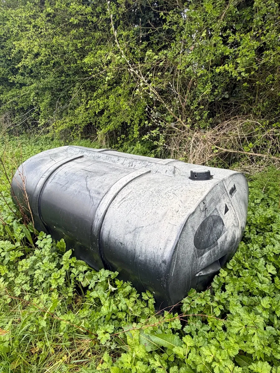 Plastic Fuel / Oil Tank – Approx 800L