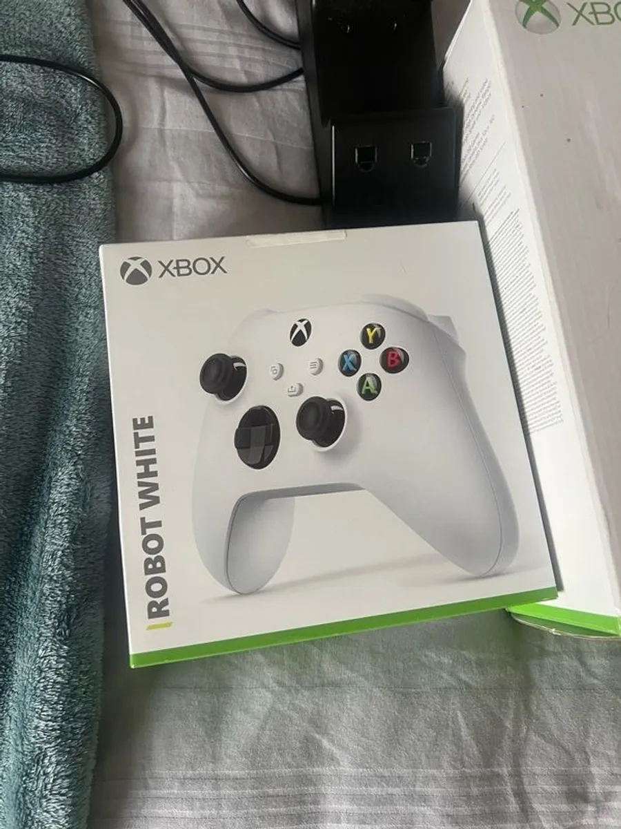 Xbox one s 1tb boxed - Image 3