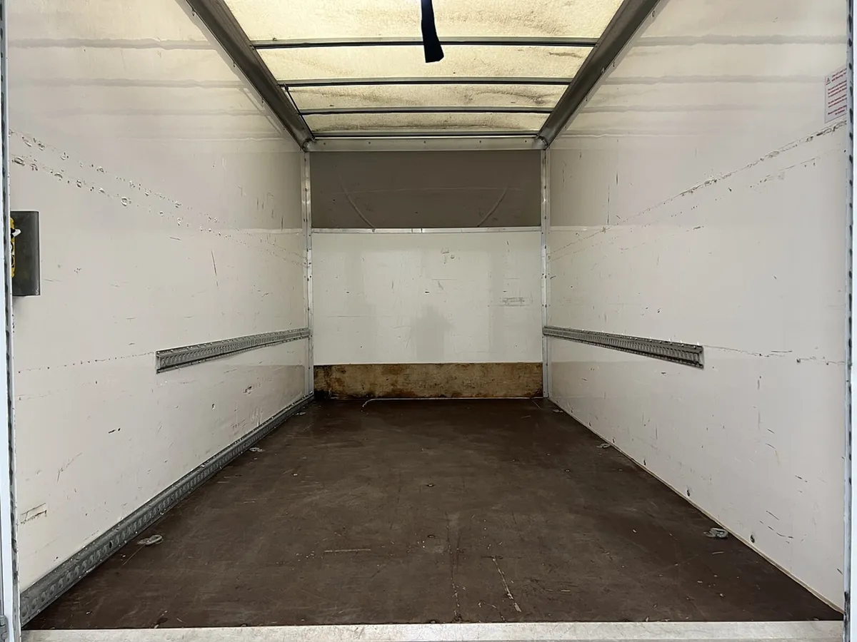 2023 Iveco Daily Luton Box Van - Image 2