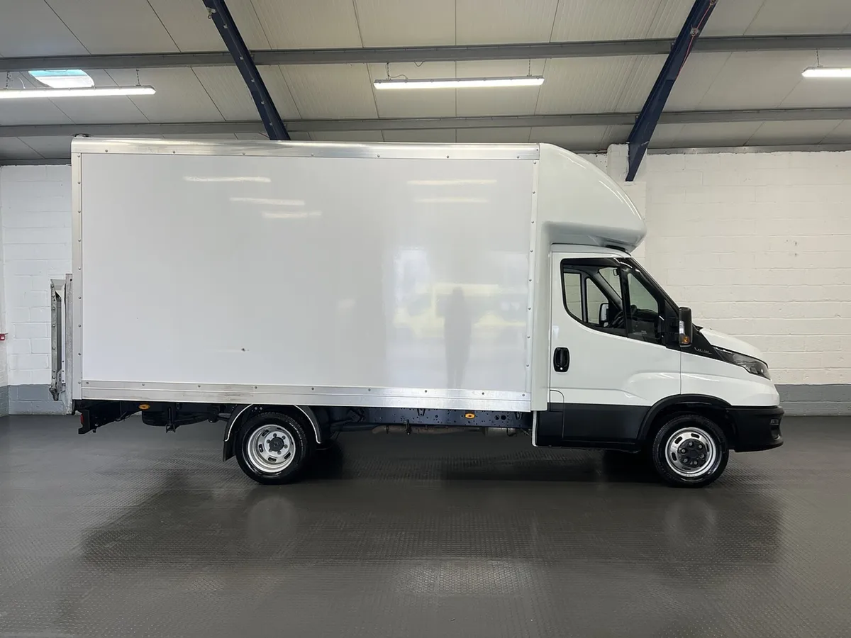 2023 Iveco Daily Luton Box Van - Image 1