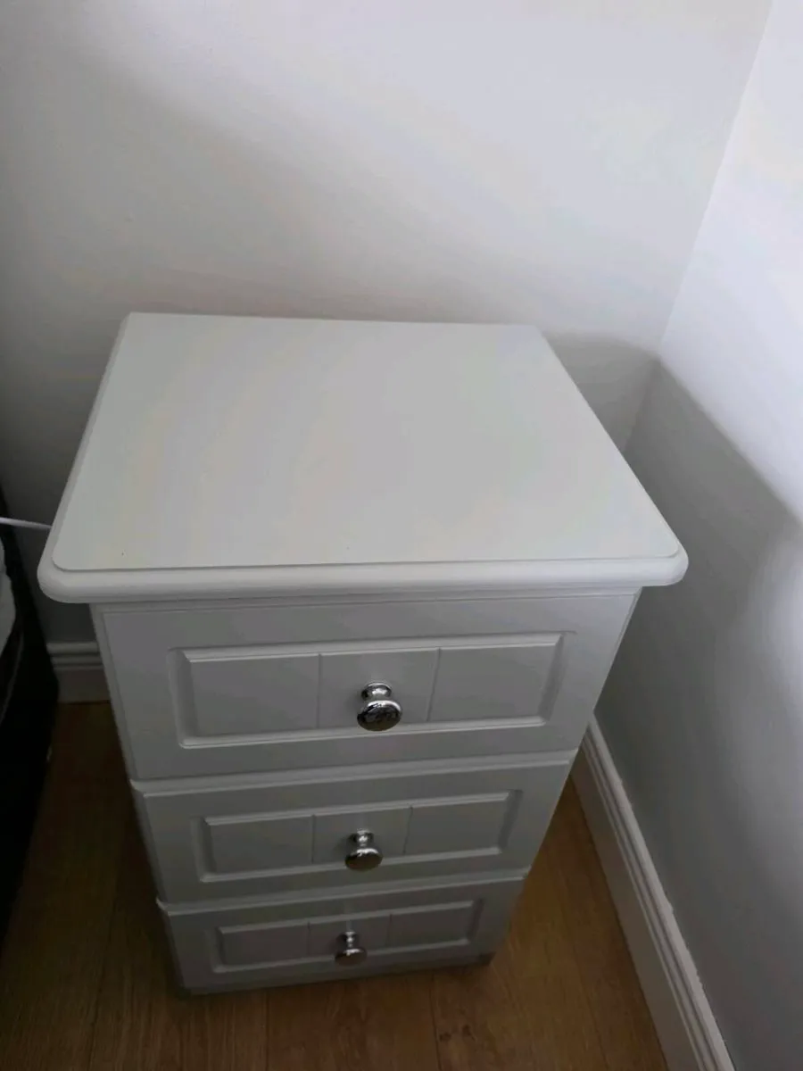 2 Bedside lockers - Image 3