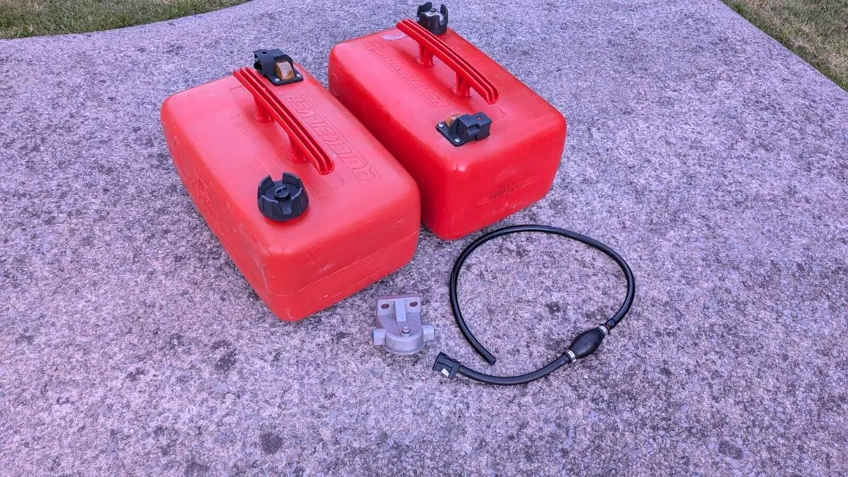 Two quicksilver 25l tanks (total 50l capacity) - Image 2
