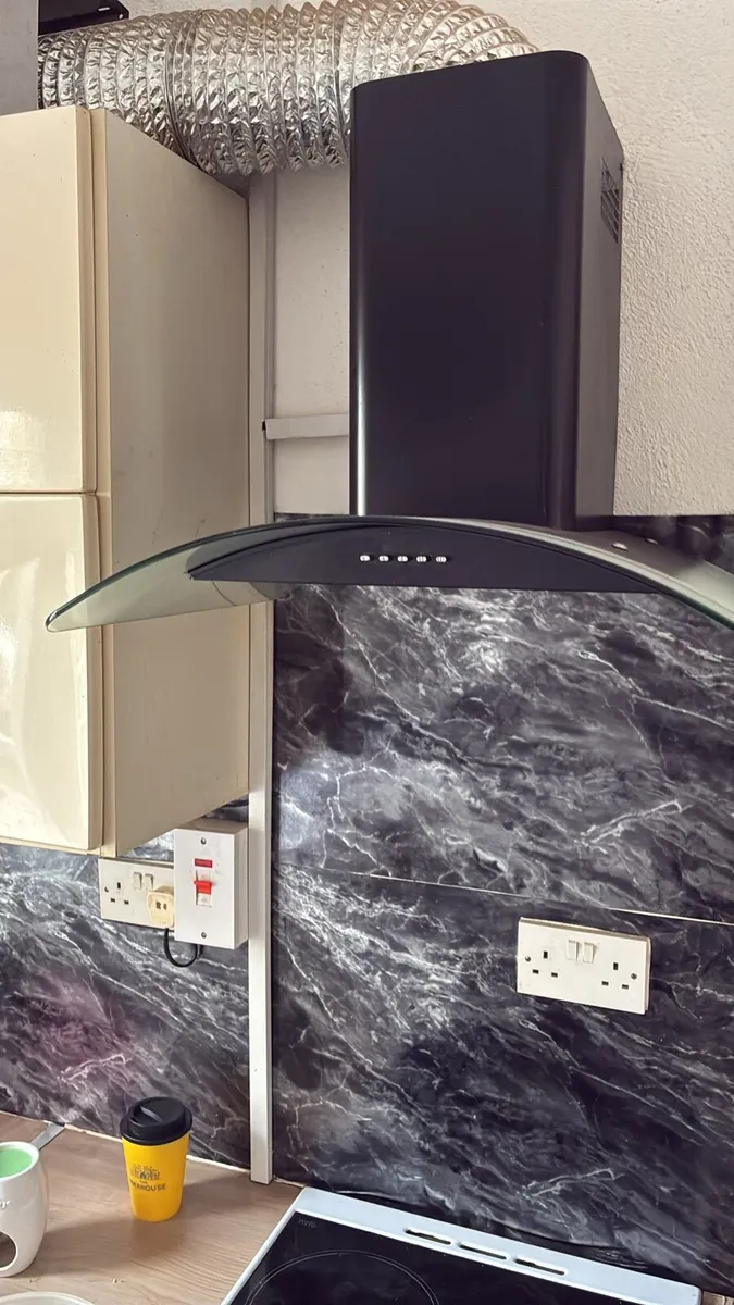 Hood extractor - Image 1