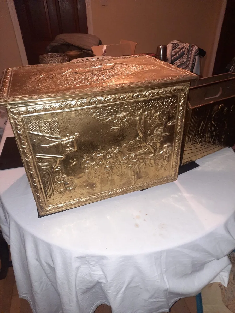 Vintage brass log box and magazine rack - Image 2
