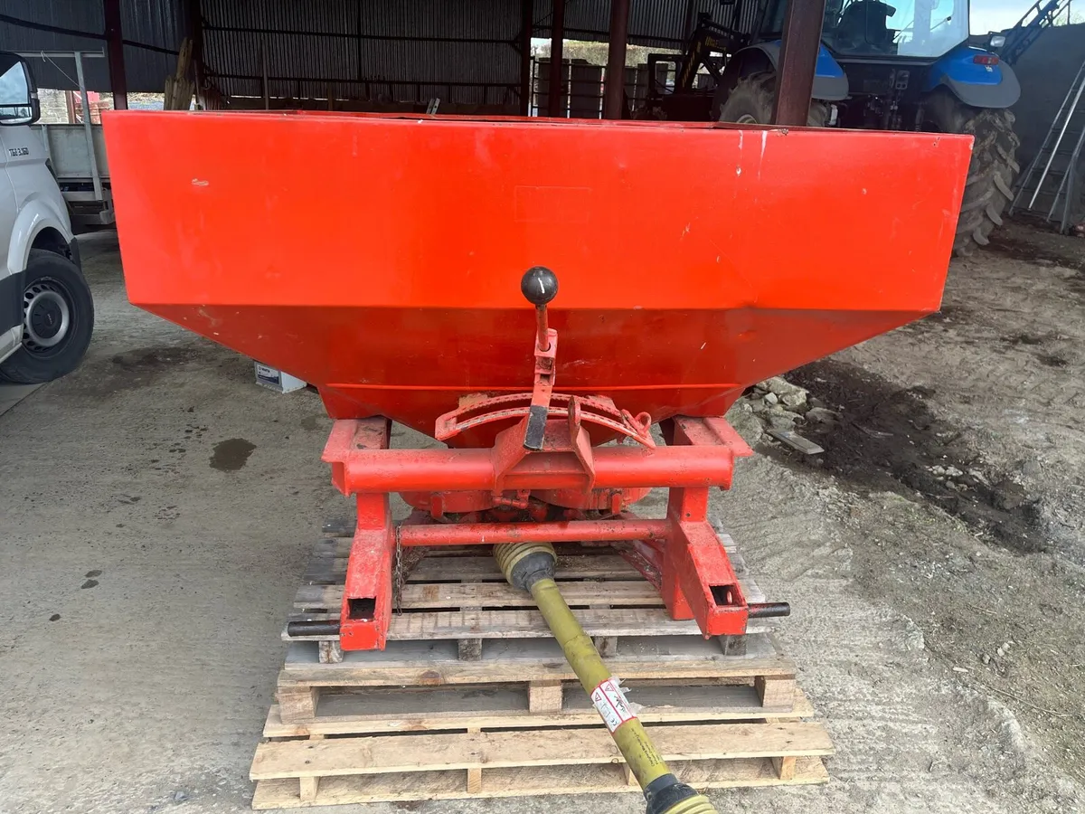 Rauch Fertiliser Spreader - Image 2