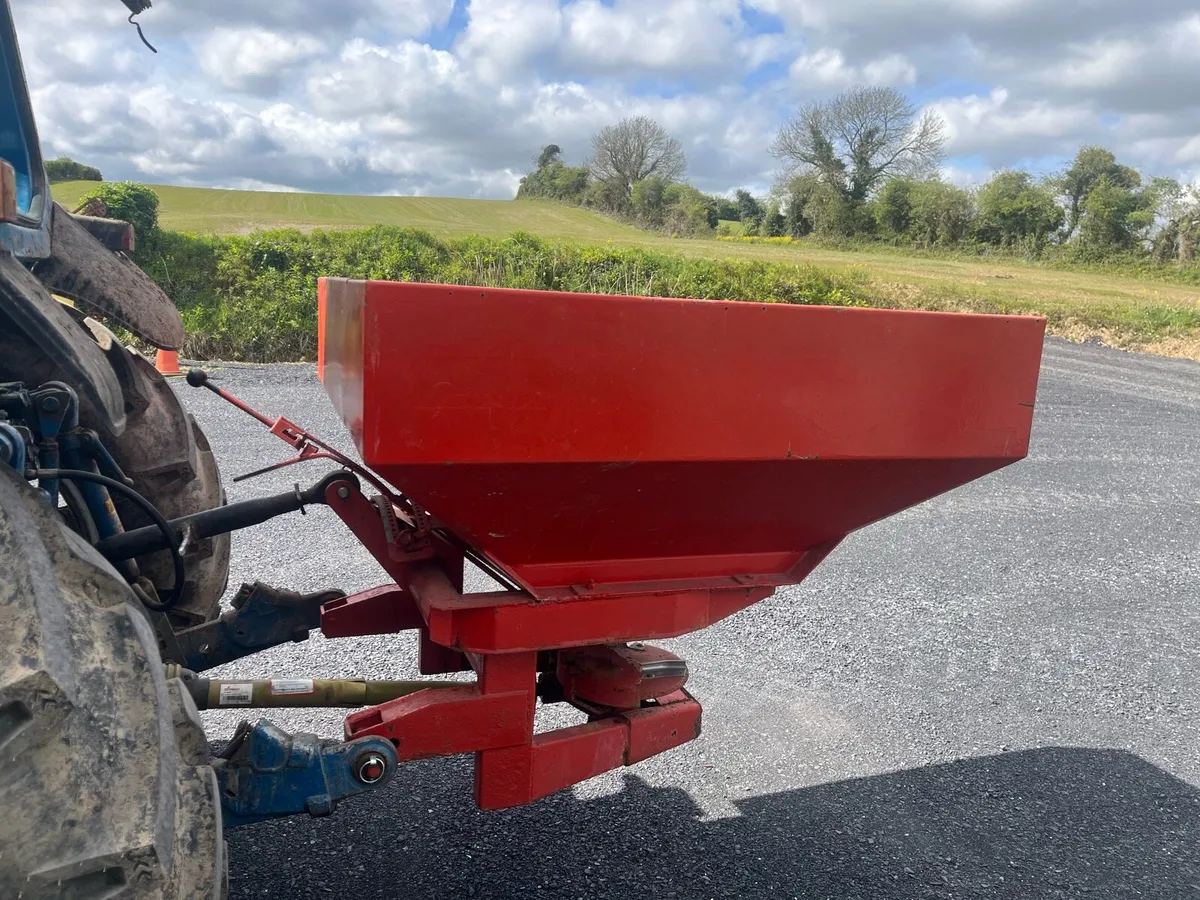 Rauch Fertiliser Spreader - Image 3