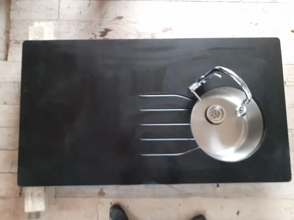 Quartz kitchen unit - Image 1