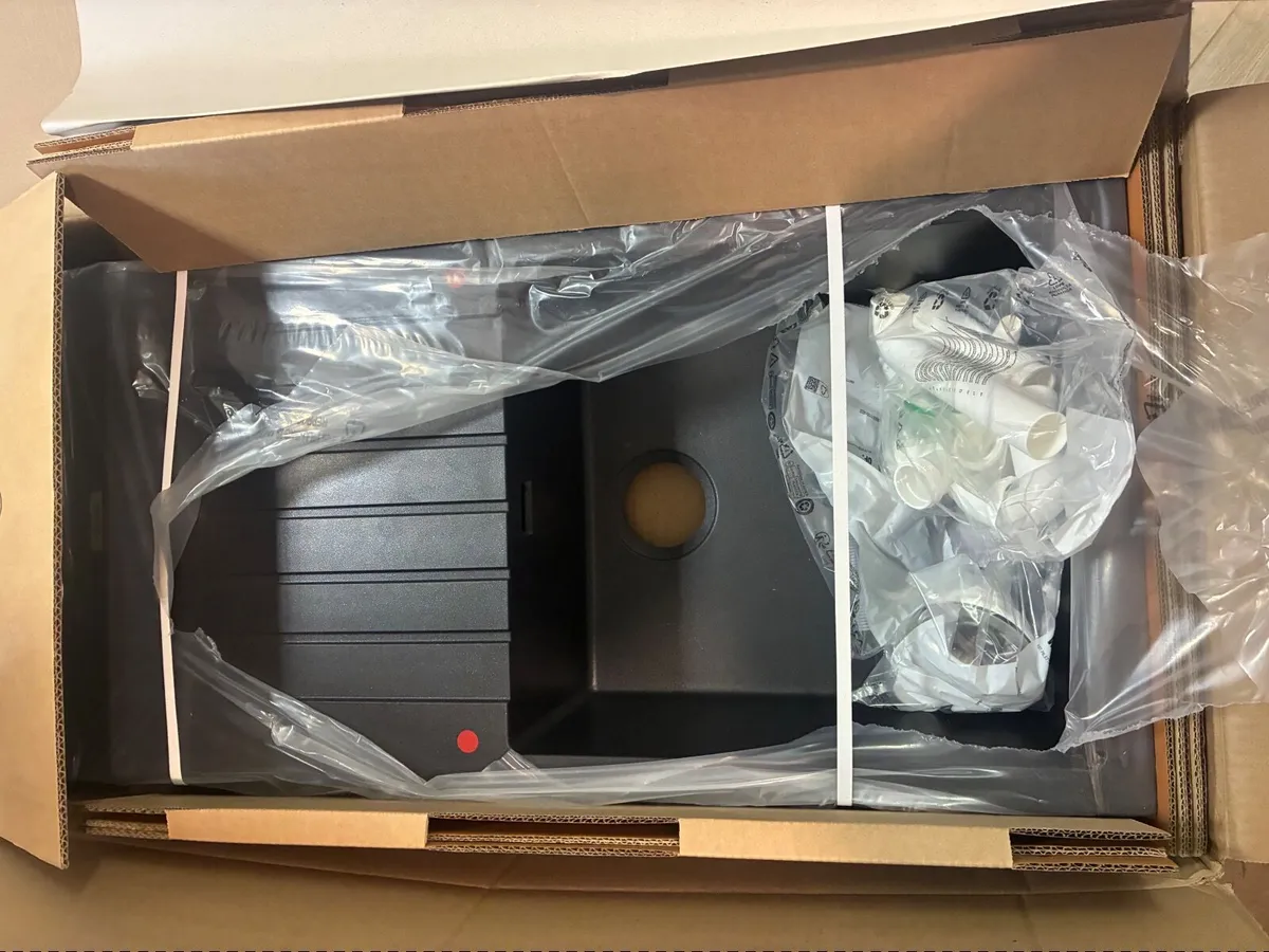 Sink , tap. And worktops - Image 1