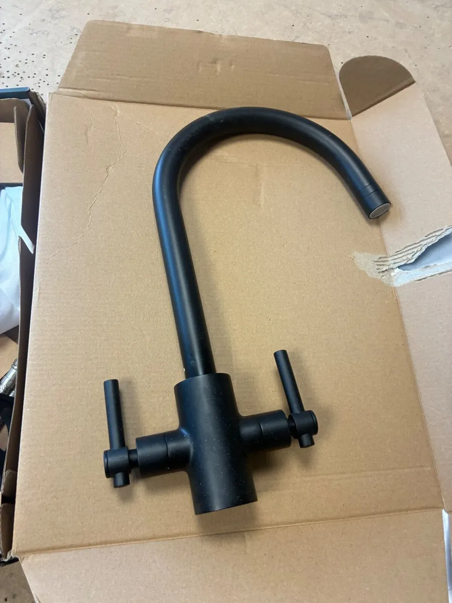 Sink , tap. And worktops - Image 2