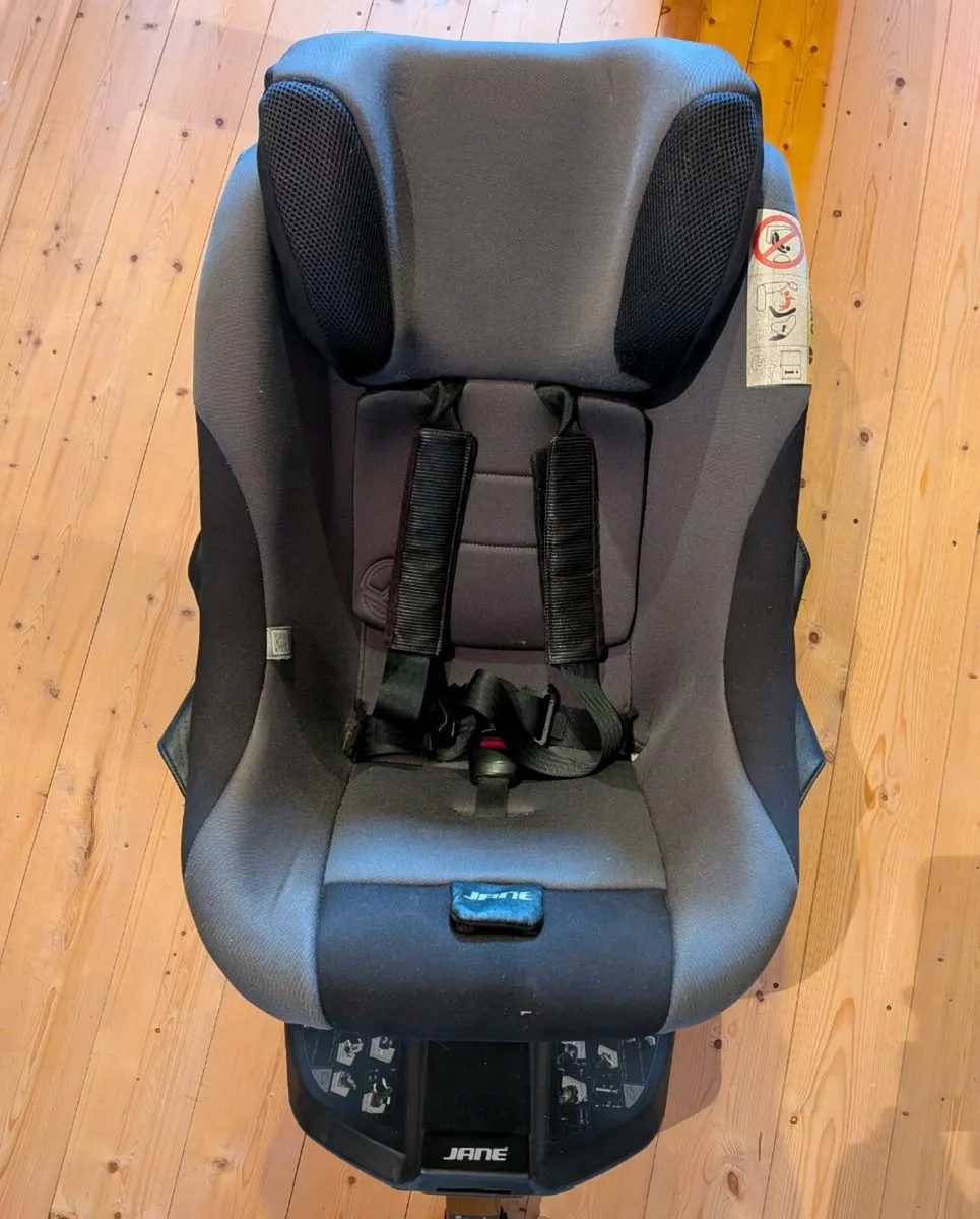 Jane Gravity Isofix swivel car seat - Image 1