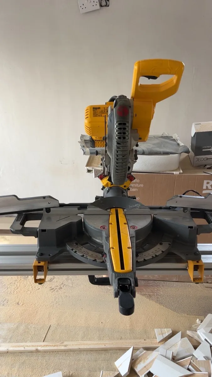 Dewalt mitre saw - Image 2