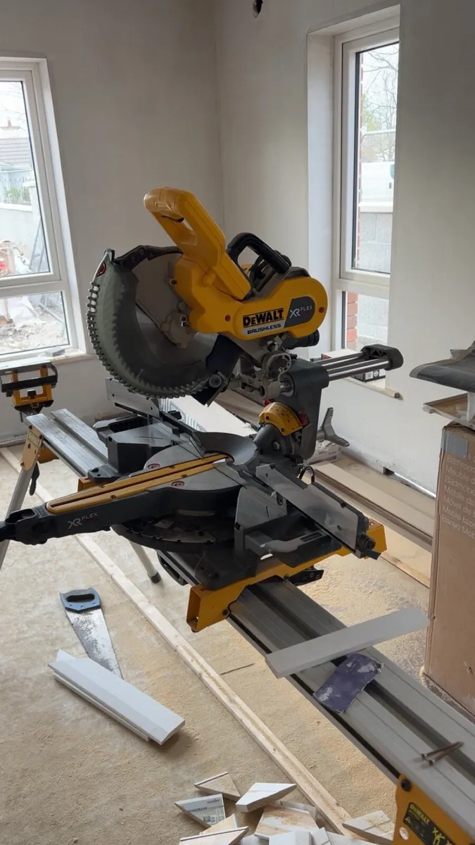 Dewalt mitre saw - Image 4