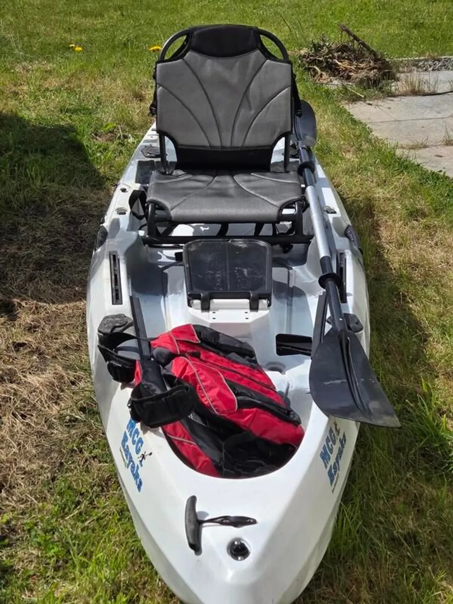 10ft Fishing Kayak, Like New,  Seat, Paddle, Life - Image 1