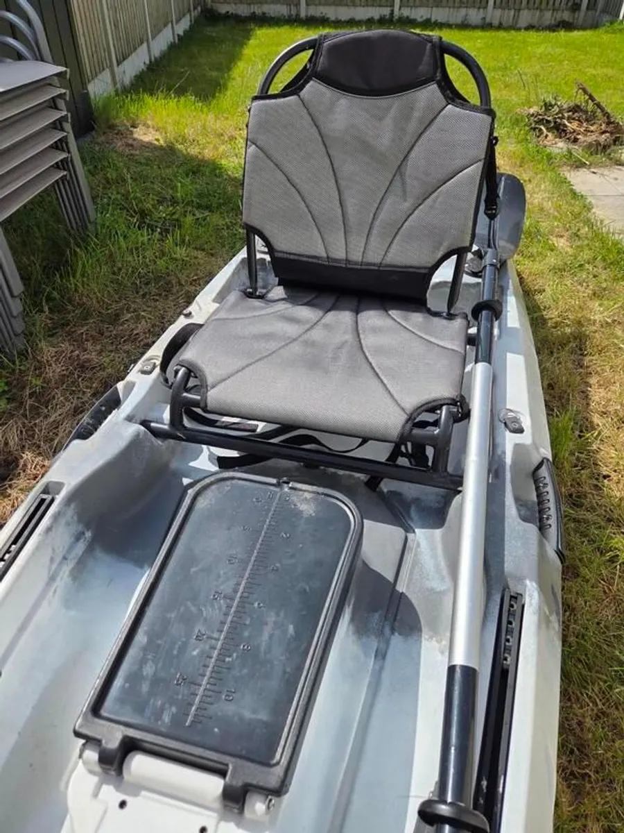 10ft Fishing Kayak, Like New,  Seat, Paddle, Life - Image 2